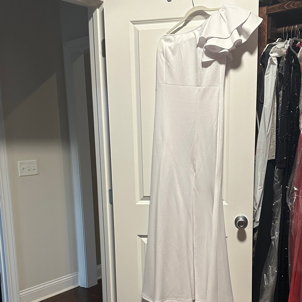 Source Unknown Red One Shoulder Long Sleeve Gown